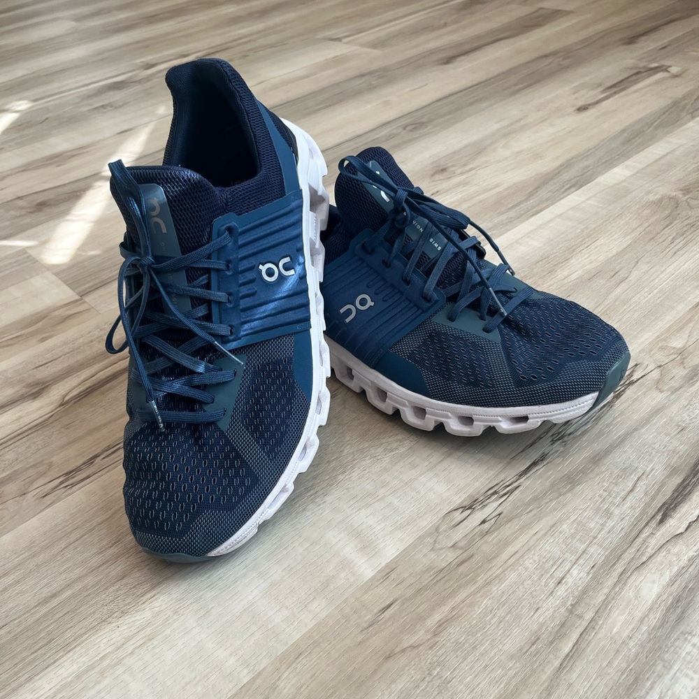 Oncloud cloud swift Men's Navy and White running shoes